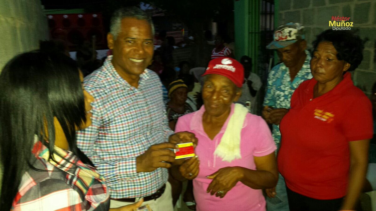 NestorMDiputado's tweet photo. Los residentes de Villa Faro ya son parte del gran cambio en nuestro país #NestorMuñozDiputado @PartidoPRSC https://t.co/5HZZ5yB3Yy