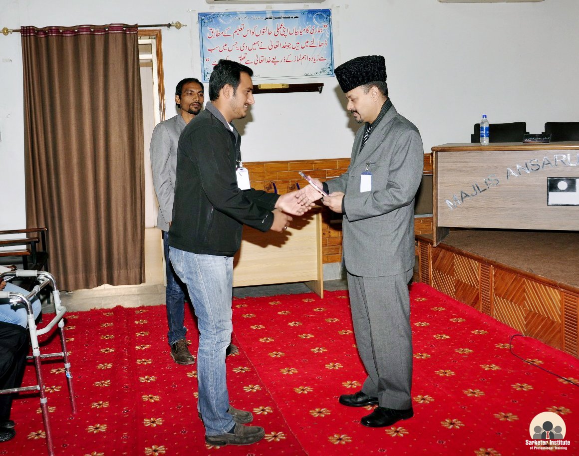 SarketerIT's tweet image. #SIPT team get Achievement shield of #AACP #Rabwah chapter 2015