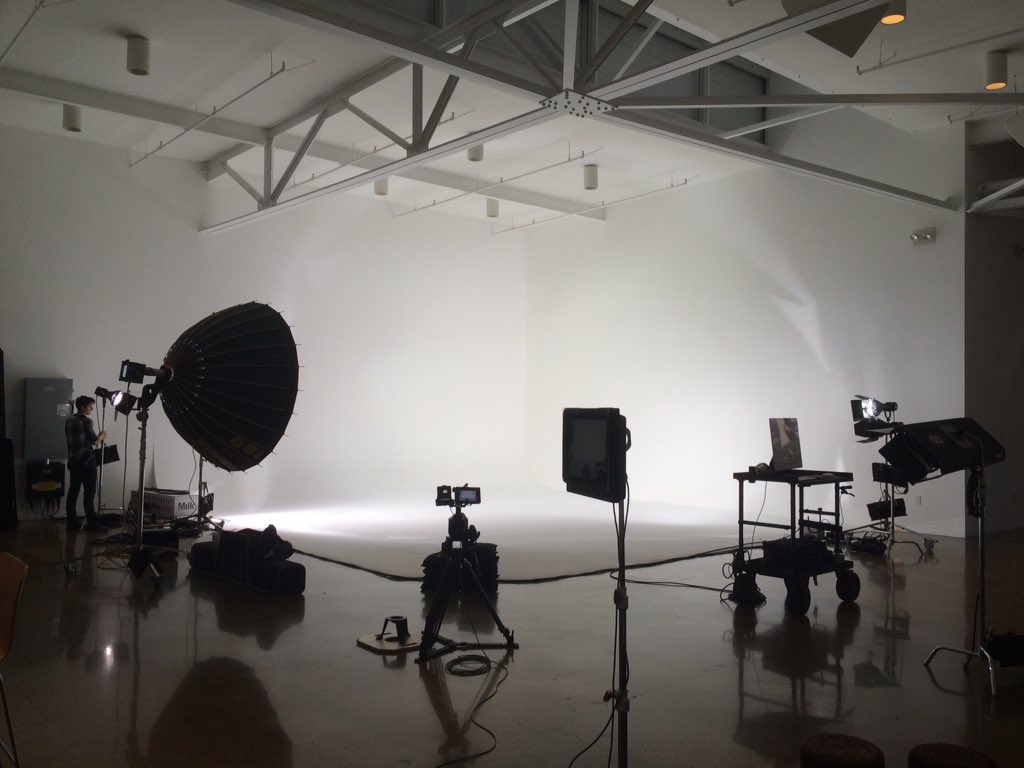 Studio_AVA_'s tweet photo. Setting up at @MilkStudios in LA. Let there be light! #onset #setlife #cinematography #photography https://t.co/283chJNB4U