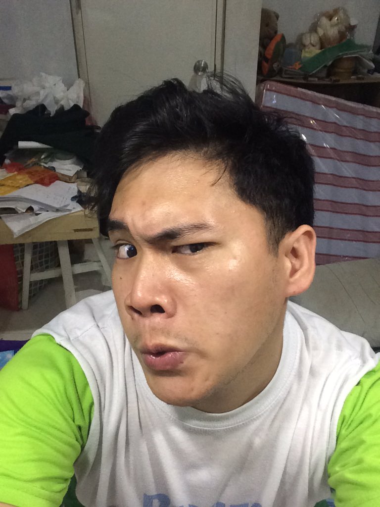 daivepasikat's tweet image. I got drained by this #thesis stuff! #TABANGMGALANGIT #SELFIE on a 2am