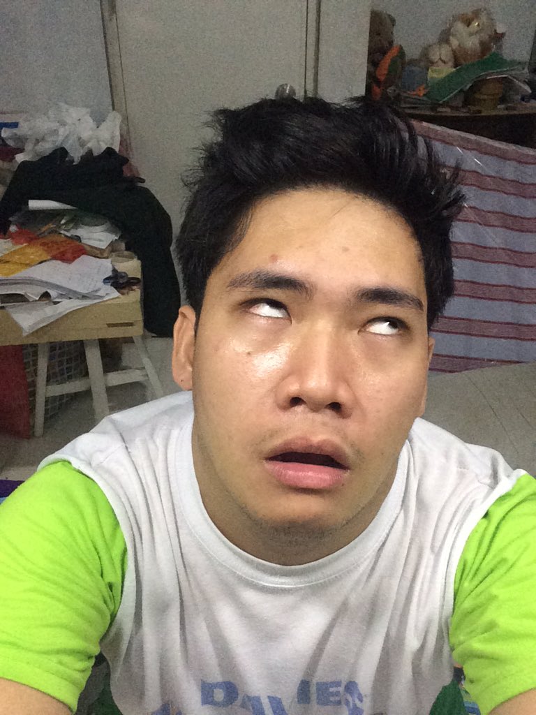 daivepasikat's tweet image. I got drained by this #thesis stuff! #TABANGMGALANGIT #SELFIE on a 2am