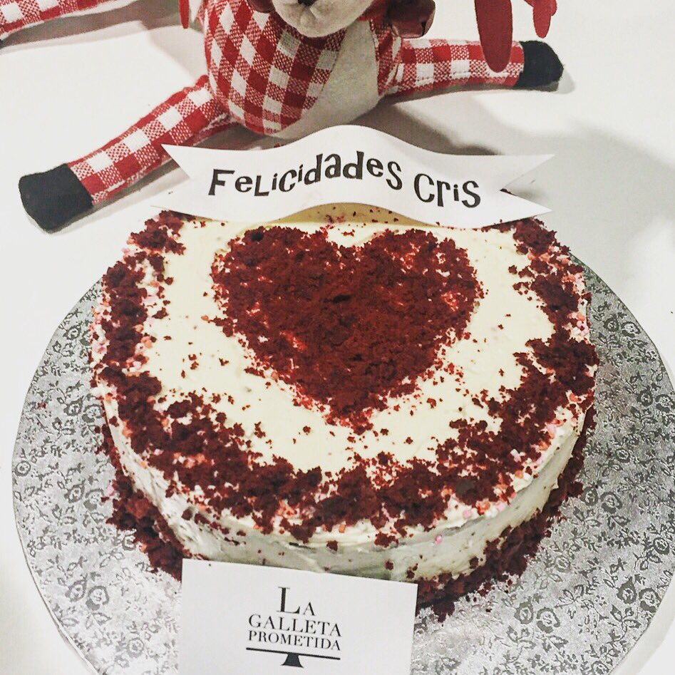 DecoGalletas's tweet photo. Tarta #redVelvet que hemos entregado recientemente https://t.co/kJ2H06ubuO