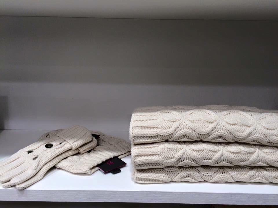 SeventyOfficial's tweet photo. Gloves, beanies and scarves #1970bySeventy 
#myseventystyle #lessence #shop https://t.co/OJLKrbunXm https://t.co/AaQrpK0PMo