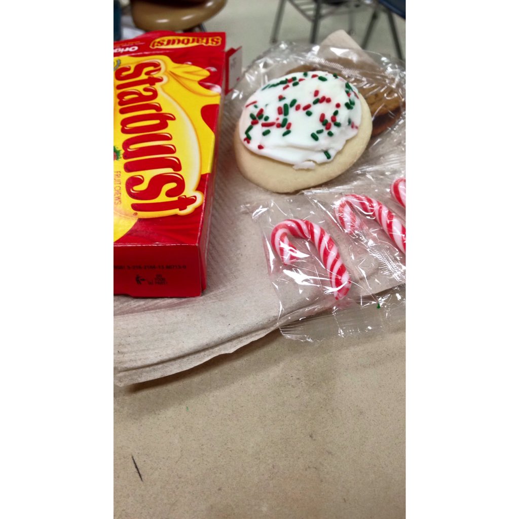 amber_lysm's tweet photo. Today's been pretty chill and can't wait for fashion to make my stocking again πππ #failedthefirsttime https://t.co/KuUvw4ghoM