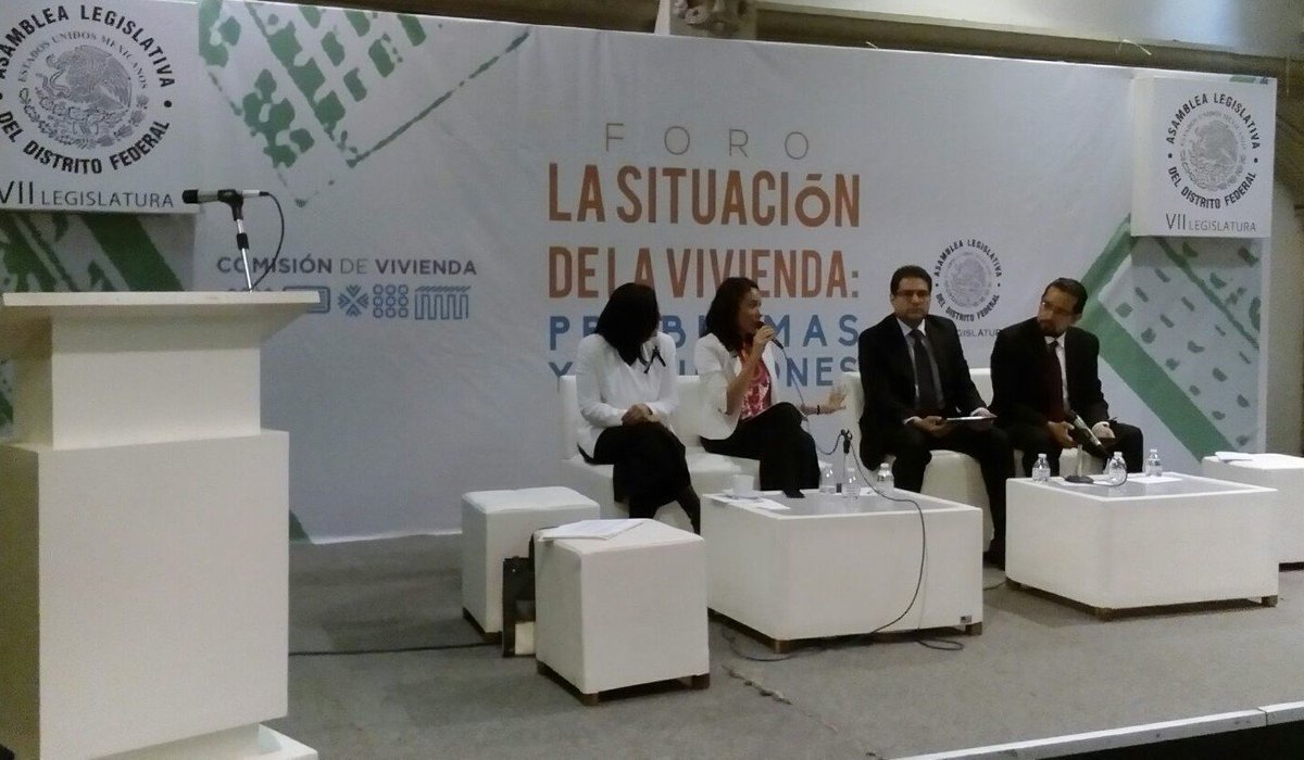 Congreso_CdMex's tweet photo. Realiza dip. @DuniaLudlow foro para abordar los principales problemas, y encontrar soluciones en materia de vivienda https://t.co/wE2bc8RORA