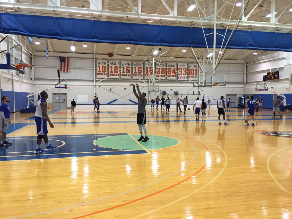 Inside the #Knicks practice right now at MSG Training Center. https://t.co/ihtg3ESaTN