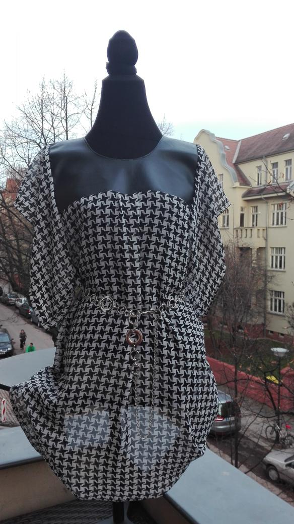 phiz_rogue's tweet photo. @phiz_rogue #MeriBlaus #PNGfashion #houndteeth #pattern https://t.co/1yv9uV6wbv