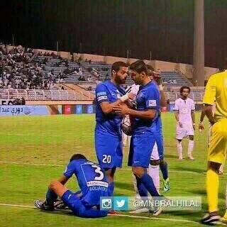 _____L57's tweet photo. في الهلال فقط هناك قائد وهناك ياسر لقطة للتاريخ من محبوب الهلاليين الف مبروك الفوز والصداره ياشقرديه 💙
#الهلال_هجر https://t.co/F1uFlxy3ZX