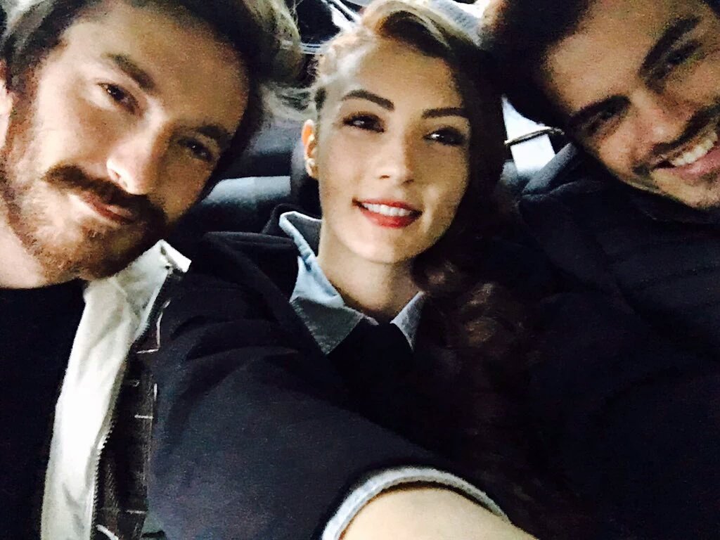 Emree_gk's tweet photo. Hep beraber #Hoşçakal diyoruz 🙋 https://t.co/prlr3TD1oF