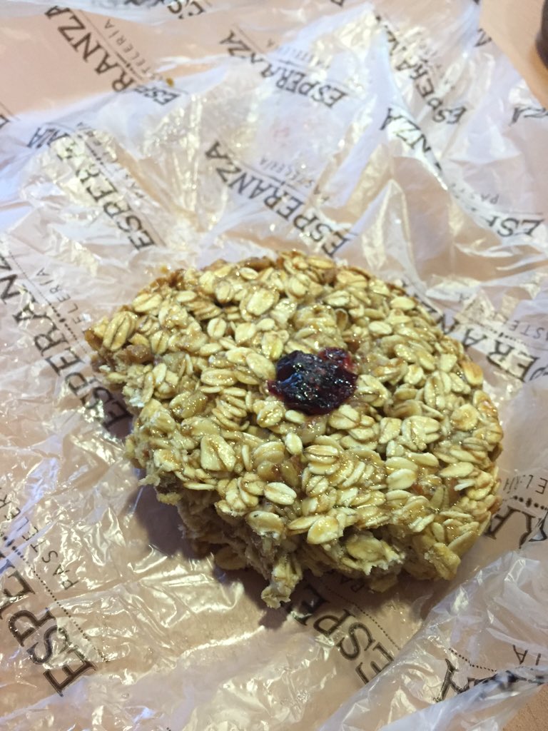 ximenaapisdorf's tweet photo. @MeCookieMonster with a cookie, like mine @laesperanzamx #galletadeavena #oatcookie!!! https://t.co/xaka935hCR