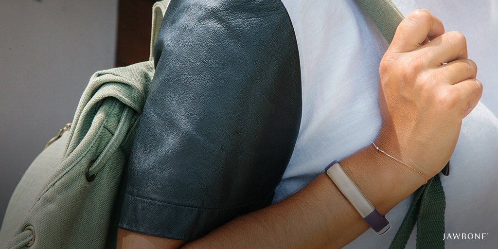 Jawbone's tweet image. From NYC to London to Shanghai with data. See who travels the most → bit.ly/WrldTrv15 🌎 👜 🌴 #DataScience