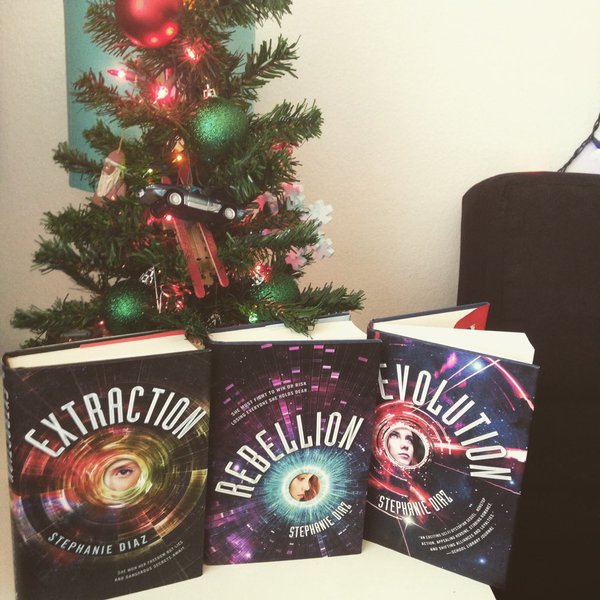 stephanieediaz's tweet photo. SCI-FI HOLIDAY GIVEAWAY: RT + follow by 12/15 @ 1pm PST to win one signed book from the #Extractionseries! U.S. only https://t.co/oEYq2SlmQA