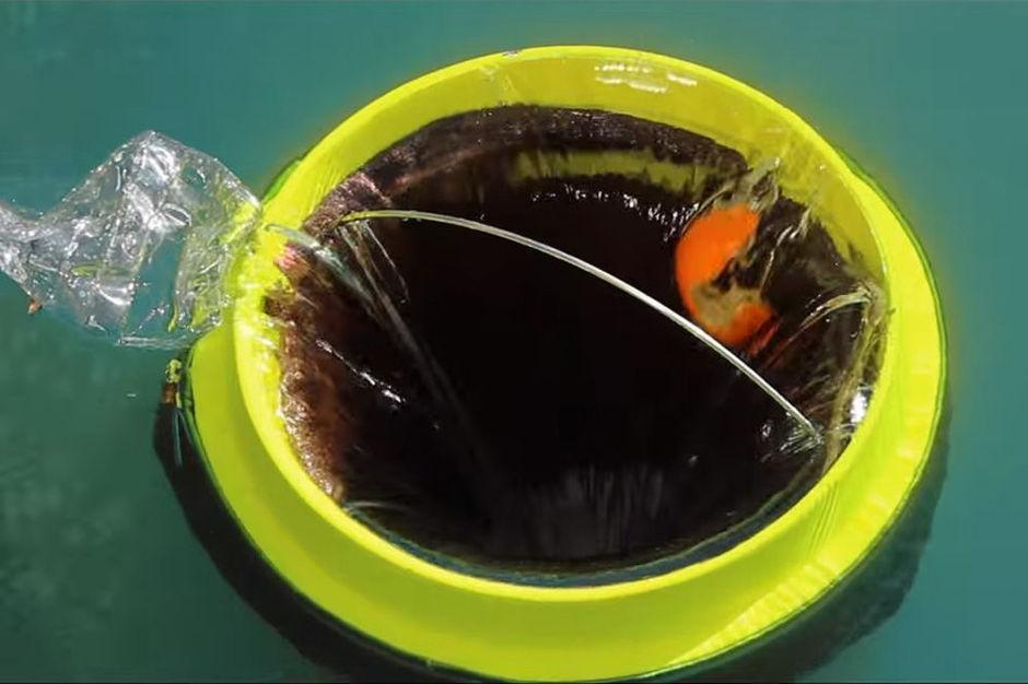 LeVif's tweet photo. Une poubelle écologique pour nettoyer les océans #TheSeabinProject (vidéo) https://t.co/JKyCglhtof https://t.co/MxvV8j9dZp