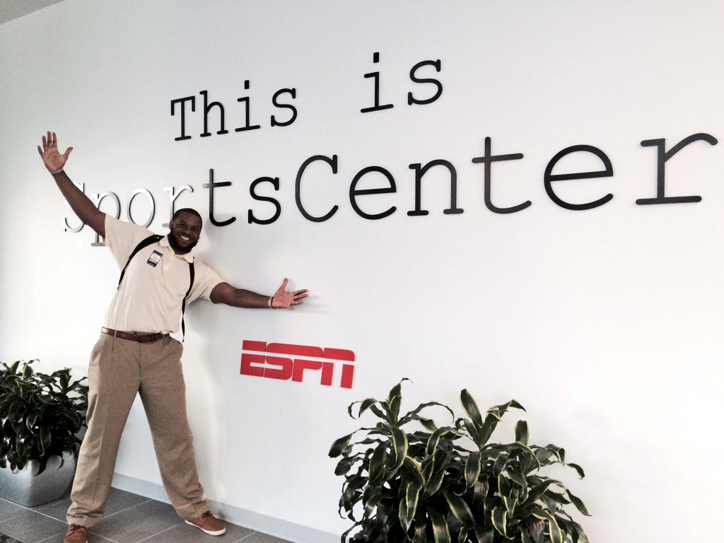 Huge #HappyBirthday to the big man, <a href="/realkeithwillis/">Keith Willis</a>. The #NFL vet &amp; <a href="/MOSS_MOVEMENT/">Keith Willis</a> founder hit a milestone on SAT!