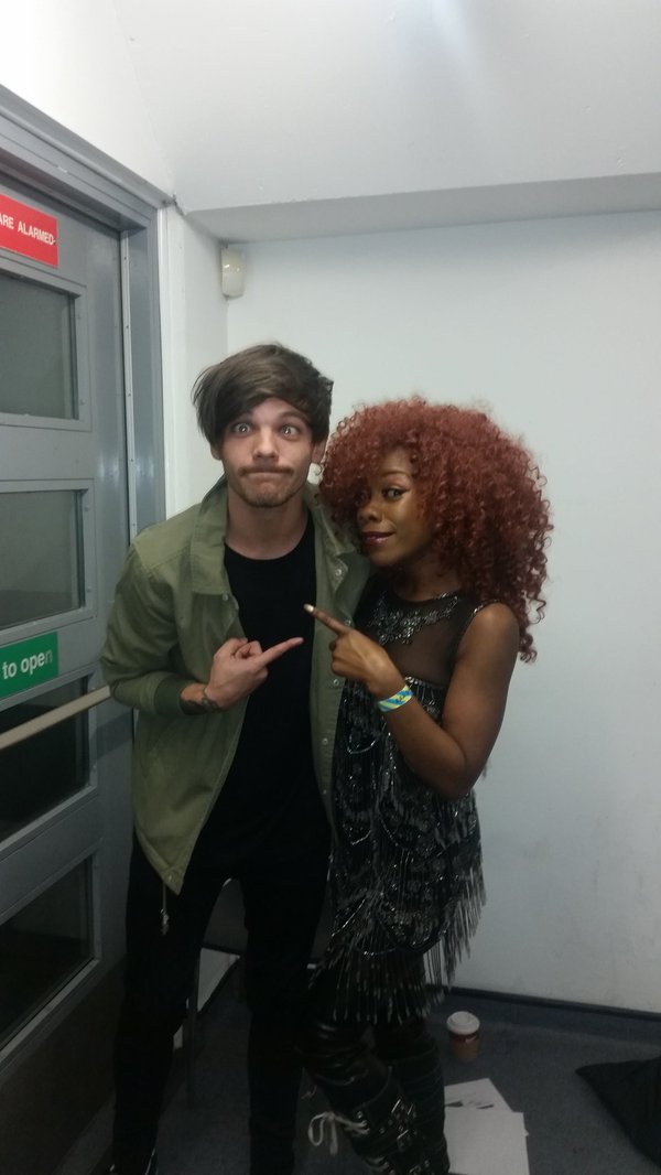 HLNewsItaly's tweet photo. ✿* 📷 | Louis nel backstage.
(Londra, 13.12.15)
#1DonXfactorFinal https://t.co/4knSd63URM