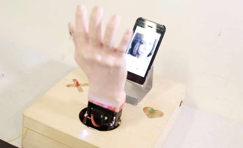 GoExploreNet's tweet photo. The True Love Tinder Robot that’s “guaranteed” to find you love: https://t.co/8h2lAJg3S6 https://t.co/r4XjOiidrd