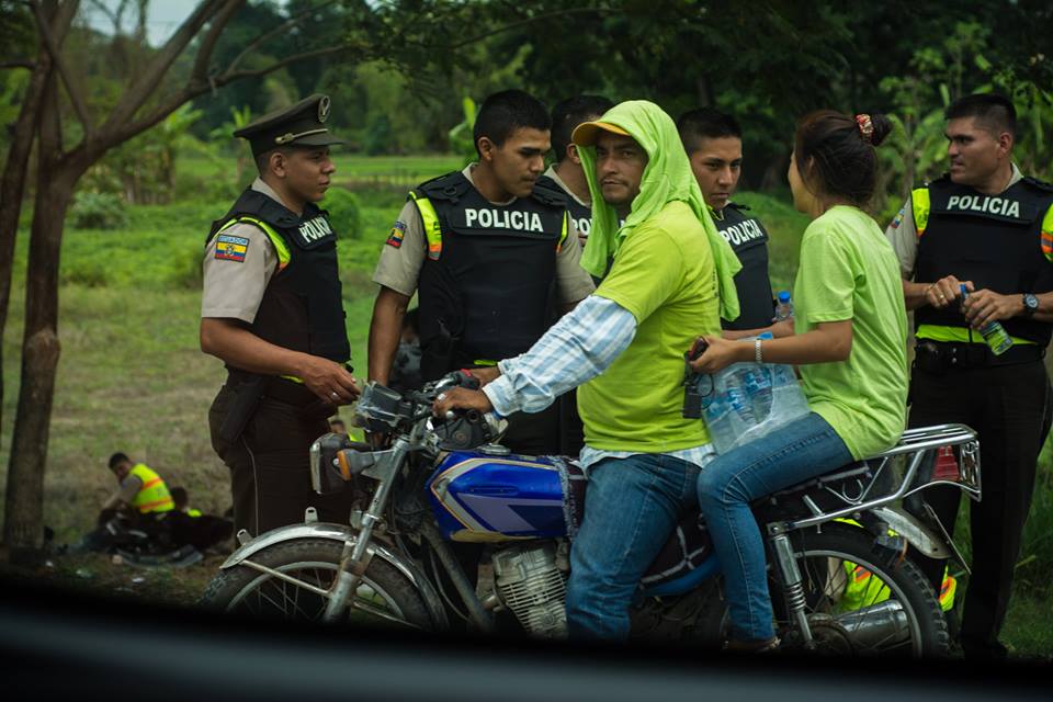 natytorresg's tweet photo. Esos APs ayudando a la Policía a desalojar al pueblo de Colimes de las tierras #PlanTierras
Fotos: CDHGuayas https://t.co/Kfg2BULe3P