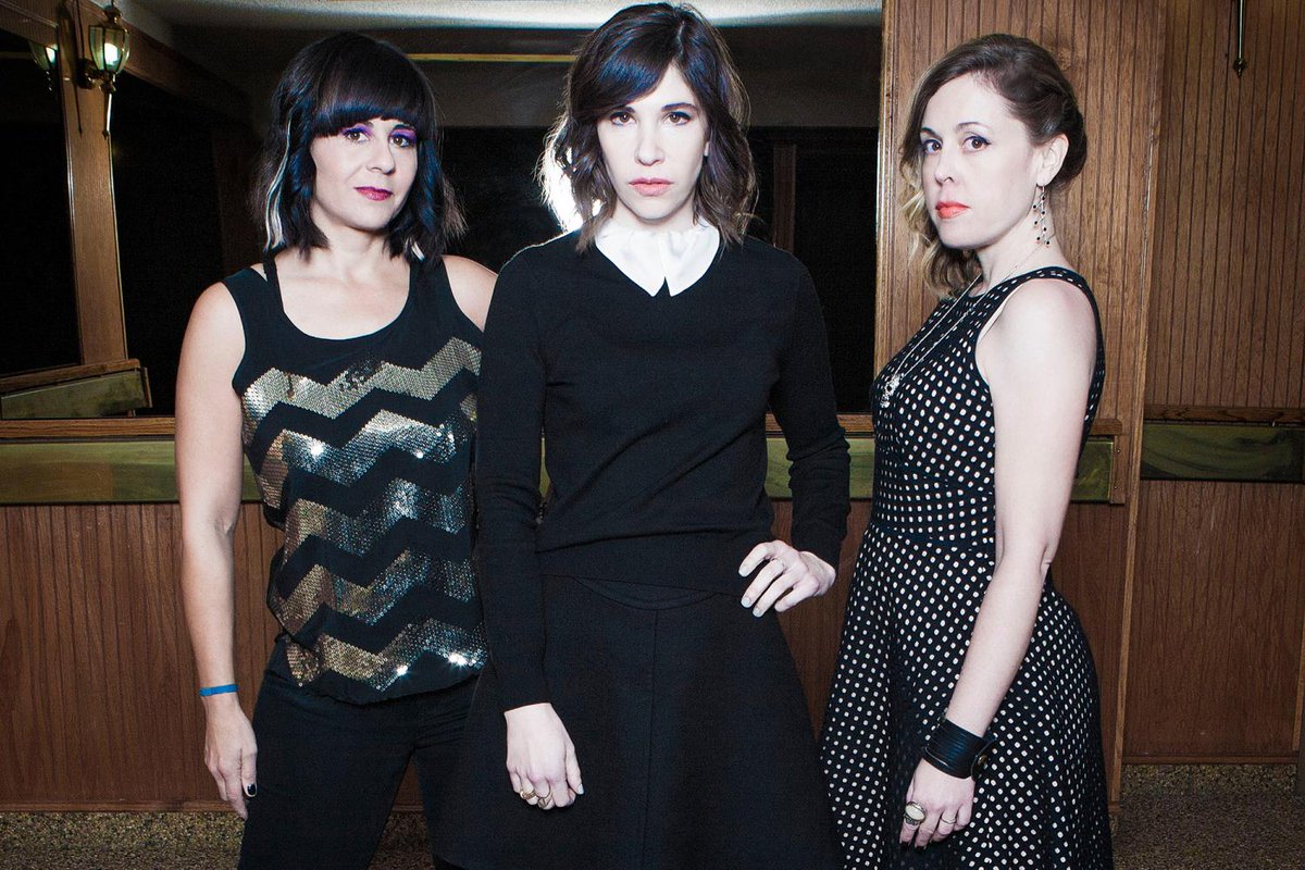 Watch @Sleater_Kinney and Fred Armisen cover <a href="/TheB52s/">The B-52s</a>' "Rock Lobster" p4k.co/VRNEe
