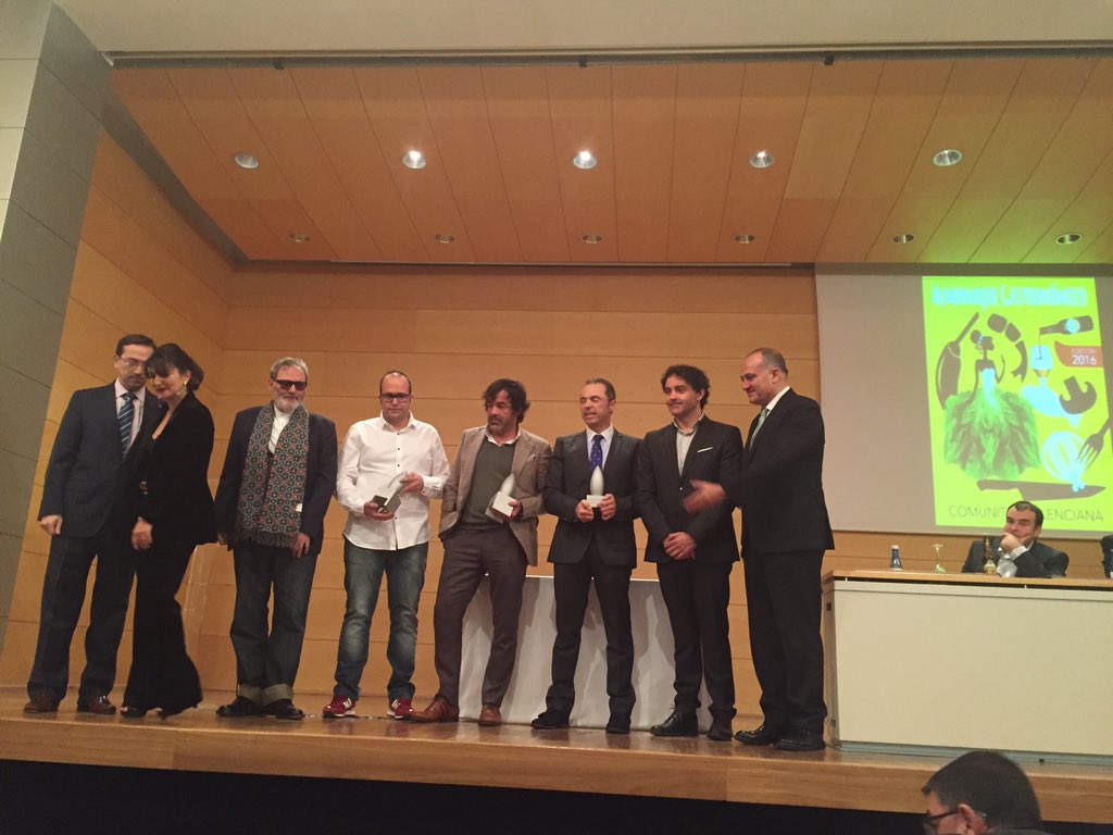 RicardCamarena's tweet photo. Enhorabuena a los tres premiados por el Almanaque Gastronómico de la CV. Una guía imprescindible 👏🏼👏🏼👏🏼👏🏼 https://t.co/r9CgjDd6i9