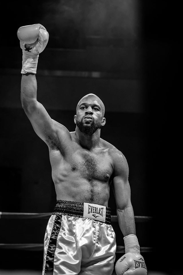 <a href="/EverlastCanada/">Everlast Canada</a> were the official gloves and proud sponsor of #fightnightinTO! with <a href="/Leebaxtermgt/">Lee</a> #TheGrandStand