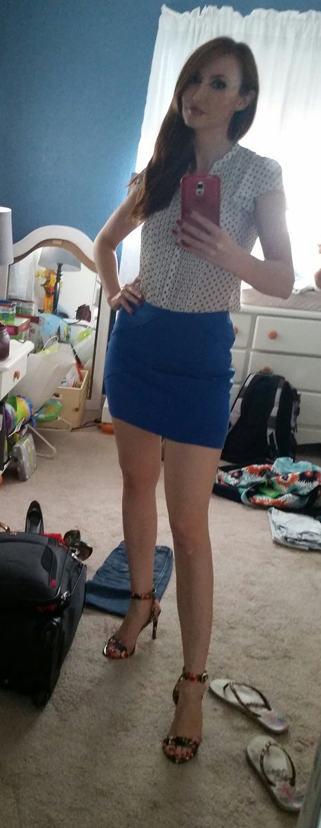 HenYay's tweet photo. You so purty... RT @Kendrajames13 Shoot day! #highheels #officesexy https://t.co/CDEaBqqBkc