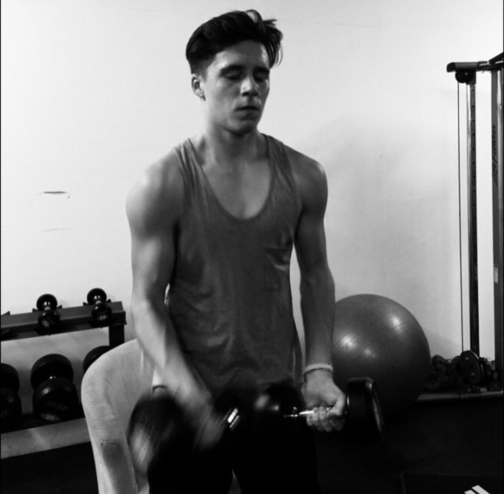 BBeckhamOnline's tweet photo. Photo of the Day : Brooklyn Beckham
#BrooklynBeckham https://t.co/ukERtrFaIH