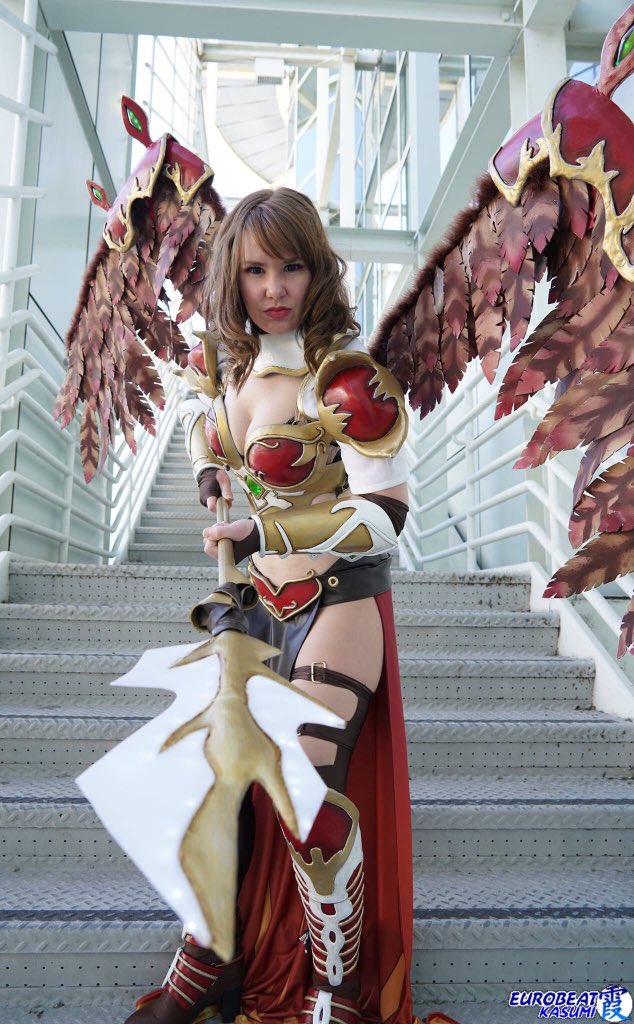 AirBubbles's tweet photo. #akroma is ready for battle! @wizards_magic #airbubblescosplay #cosplay taken at #comikaze15 #mtgcosplay https://t.co/z2EQwaV1DM