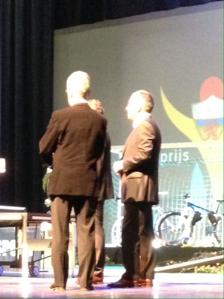 Bondscoach Wim Ernes tweet media