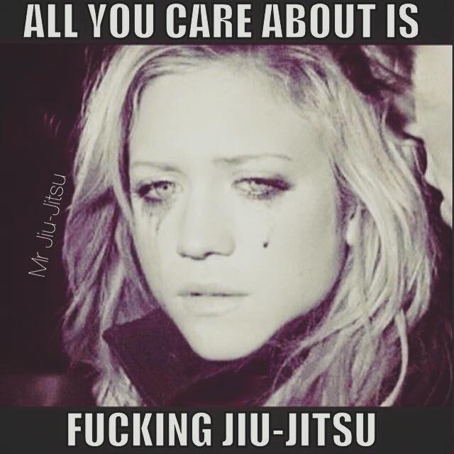 CITYLIFE_415's tweet photo. Ladies, never get in the way of your Man and his Martial Arts, lol. 
#Boxing
#MuayThai
#BJJ https://t.co/vS0MRmq3XX