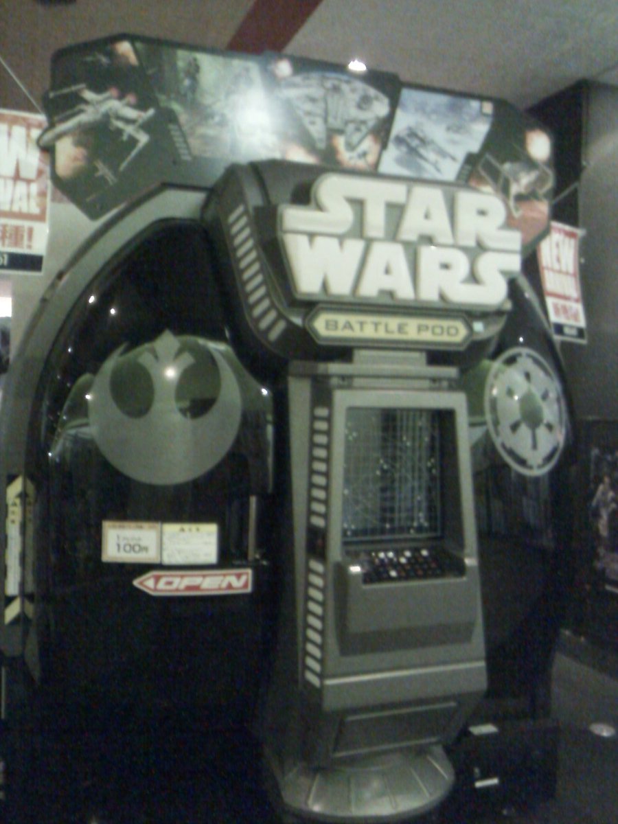 ラウンドワンスタジアム 金沢店 祭りの準備は出来てます さぁ 乗り遅れるな スターウォーズ バトルポッド 1プレイ100円 トルーパーと記念撮影 C3po R2d2クッション ヨーダフィギュア スターウォーズ ラウンドワン T Co Qixo6ocnc6
