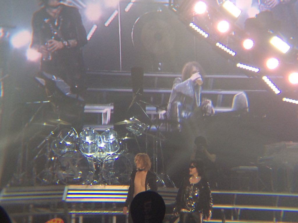 C スクリーンにでかでかと映るビールを飲むpata Xjapan 日本ガイシ T Co Ckej43wdpa Twitter