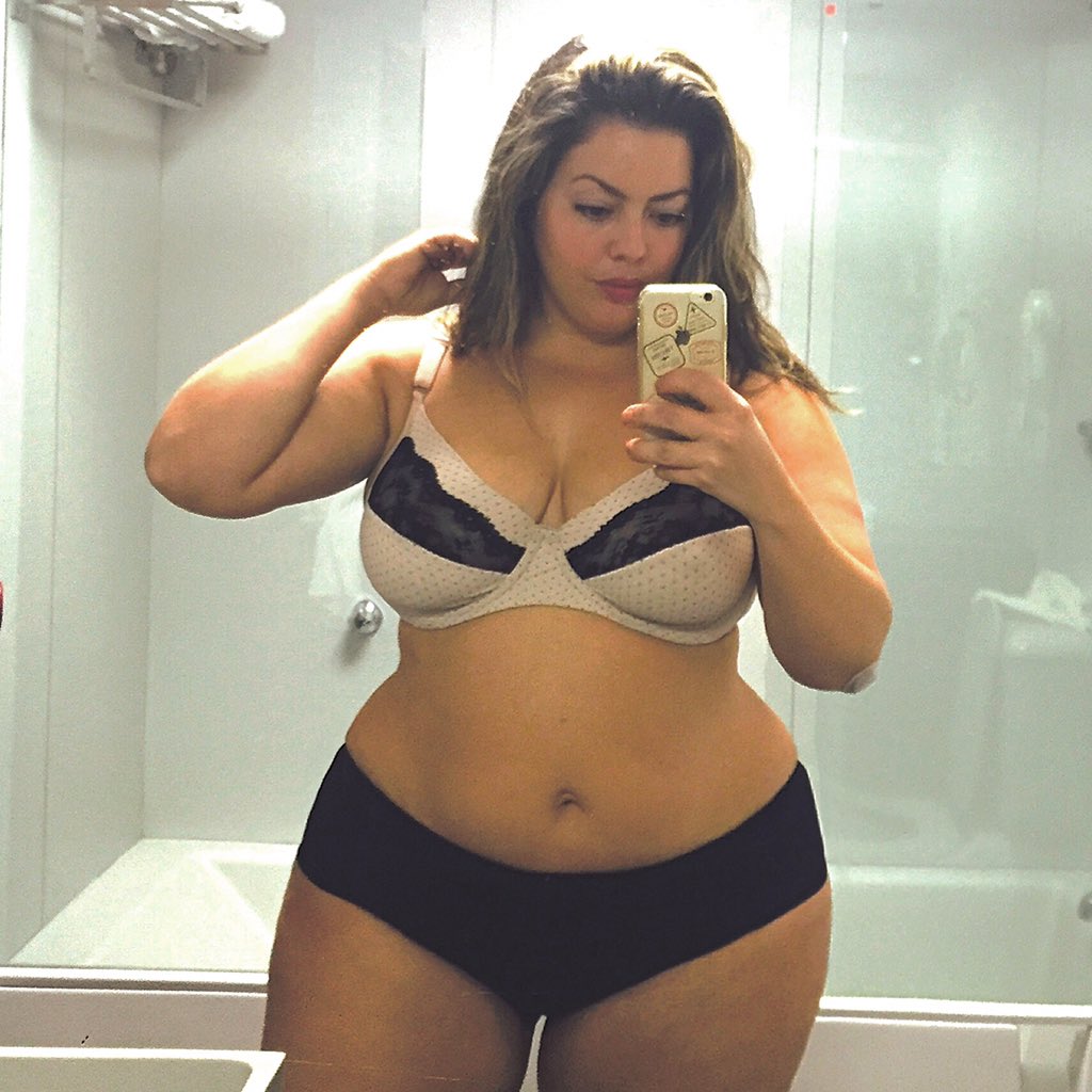 Fluvia Lacerda Plus Size в белье