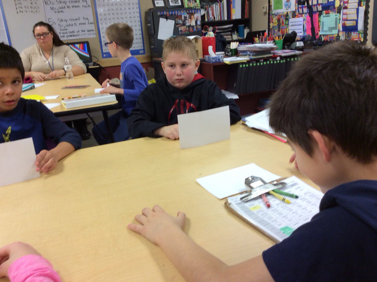 AuroraRoom305's tweet photo. Our class is trying to balance 5 X 8 index cards https://t.co/Ds8uAXvSDF