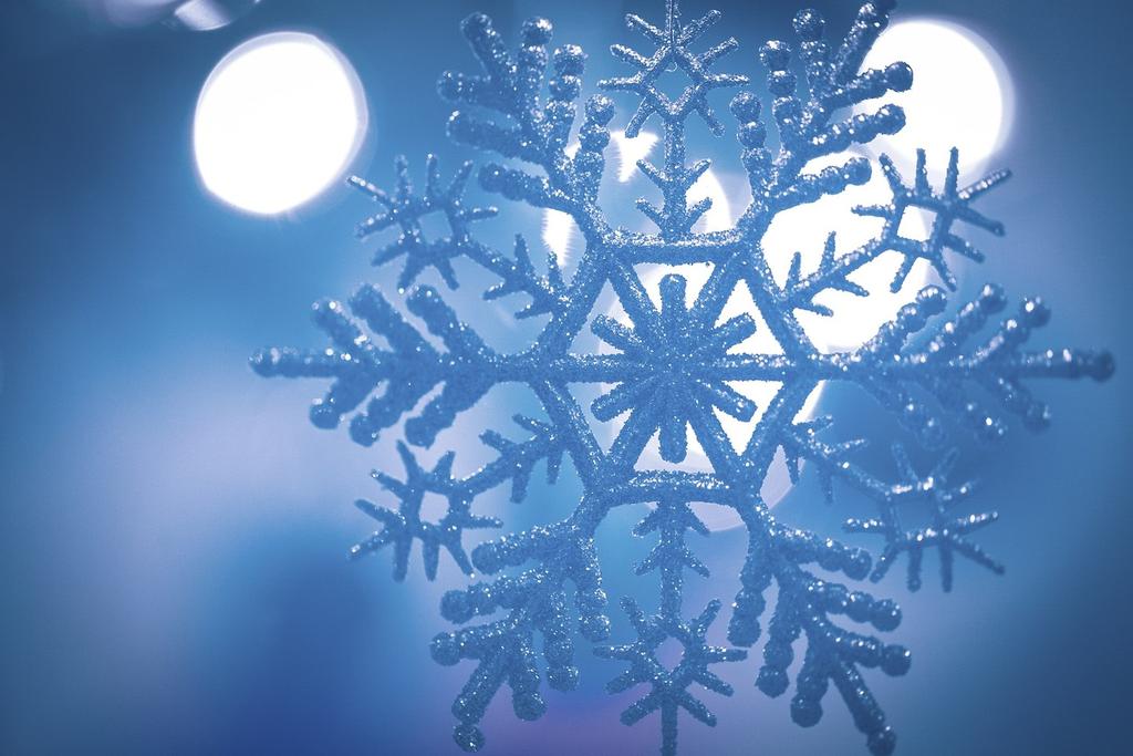 AlonaGalichenko's tweet photo. And where is the magic and the magic of winter ?! ⛄❄🎅🎄😑😐😛😝🙌👸🎁 https://t.co/ub03MapAcB