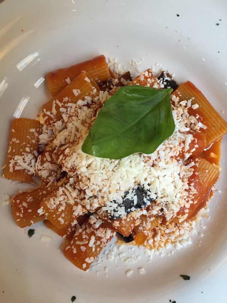 E dopo #arancinaday di ieri per Santa Lucia  oggi una #pasta alla #Norma non c'è la toglie nessuno!