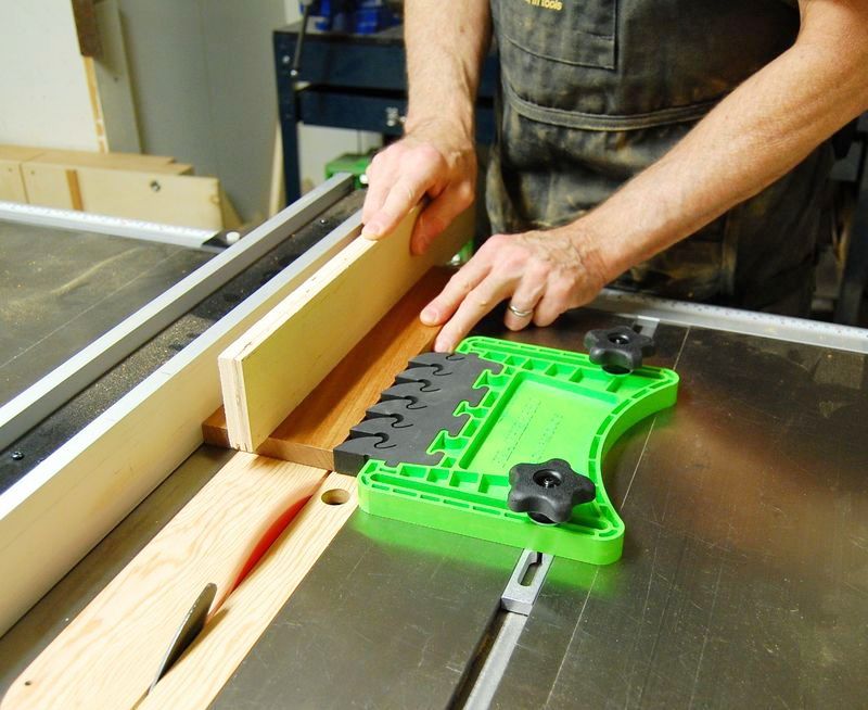 canwoodworking's tweet photo. #FeatherPRO, A lightweight, non-marring featherboard with excellent kickback control: https://t.co/fYfkxh38xS https://t.co/4QSwy6FNqa