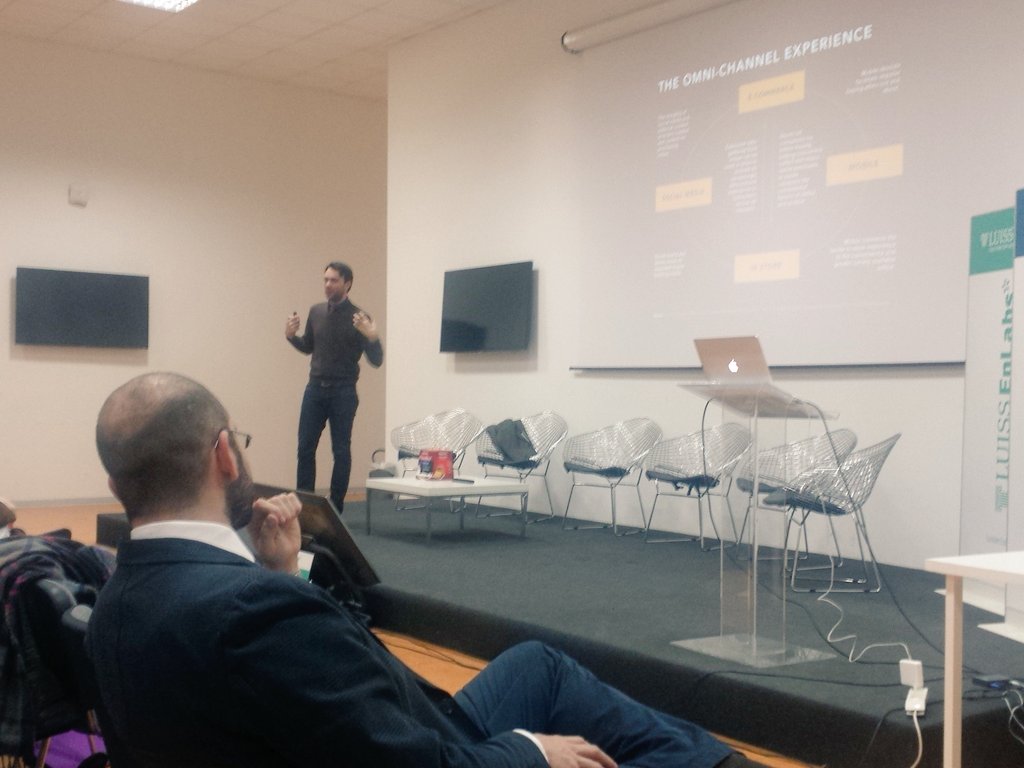 dolabschool's tweet photo. Un buon #storytelling è funzionale se veicolato nel media giusto. #mobile #ProximityMarketing #DoLabOpen https://t.co/QIZpyEBHxk