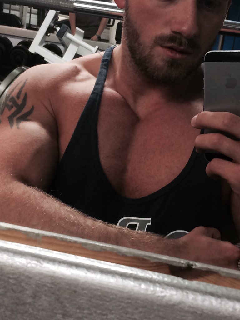 ChrisPhilipson's tweet photo. Chest day #mondaymotivation #protein #topchest https://t.co/tCchVIAnpb