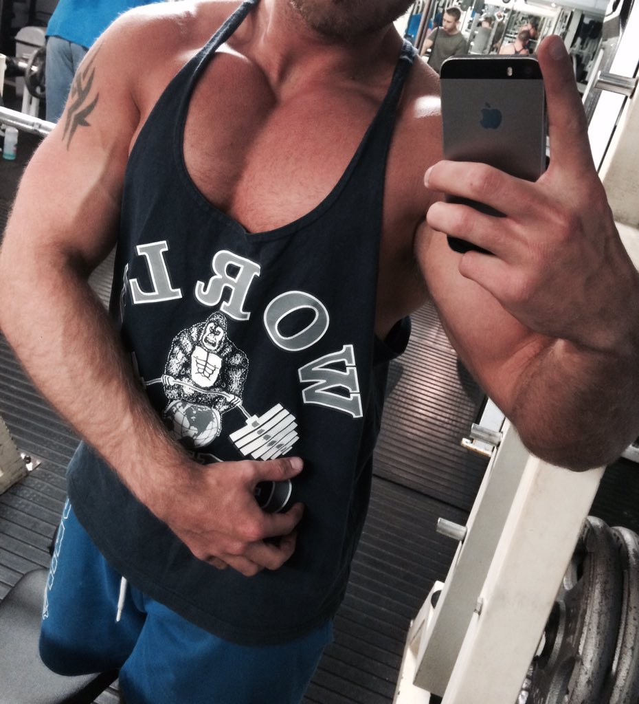 ChrisPhilipson's tweet photo. Chest day #mondaymotivation #protein #topchest https://t.co/tCchVIAnpb