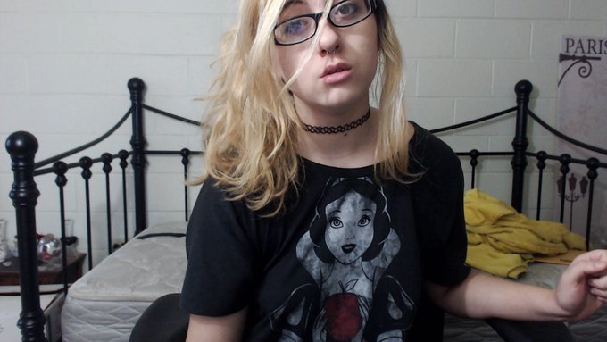 my room and I match we're both messy B) https://t.co/4oHVn7blaN