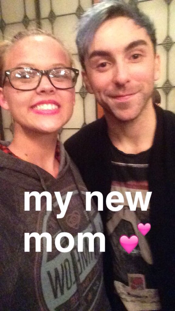 Happy birthday to Mr. Alex Gaskarth, my new mom, my idol and my life saver. Hope you have an amazing day! 