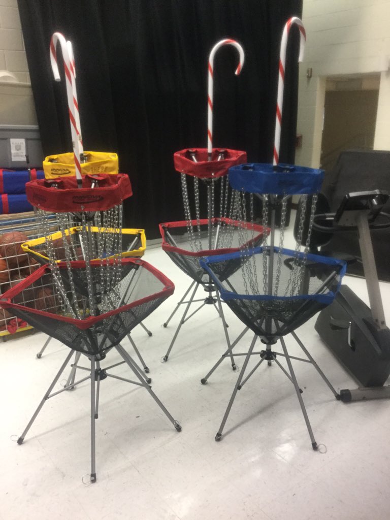 RHEPE1's tweet image. @LoCoDiscGolf We used the catchers today as Santa's chimney. We threw snowballs &amp;amp; presents into the baskets. #Rhes16