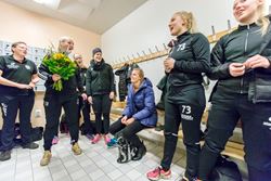 Corrennyheter's tweet photo. Så firades "Guld-Amanda" Larsson. https://t.co/f8OymoKRH4 https://t.co/ORXKCHLlzh