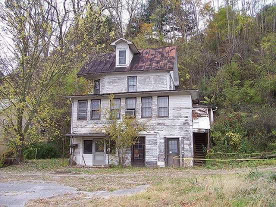 Ohio river community of Fly, in Monroe County, Ohio 
#abandonedplaces #abandoned