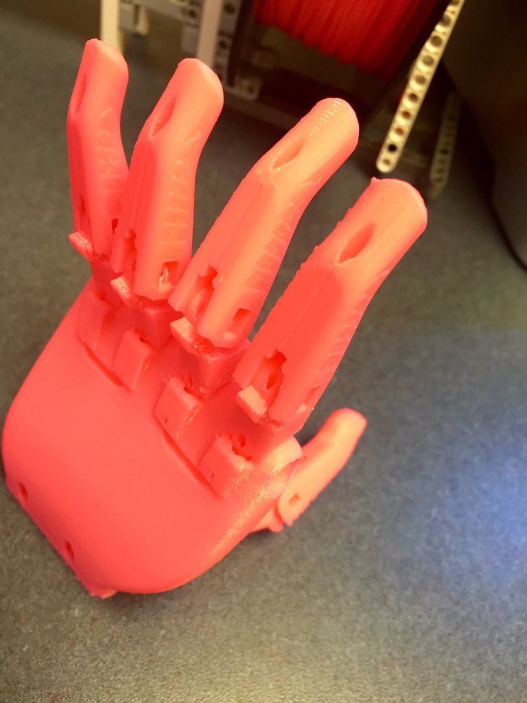 joyschwartz's tweet photo. Hi 🤓 #3Dprintedhand #Dremel #enablingthefuture #hjhs https://t.co/MKc8G3pGaj