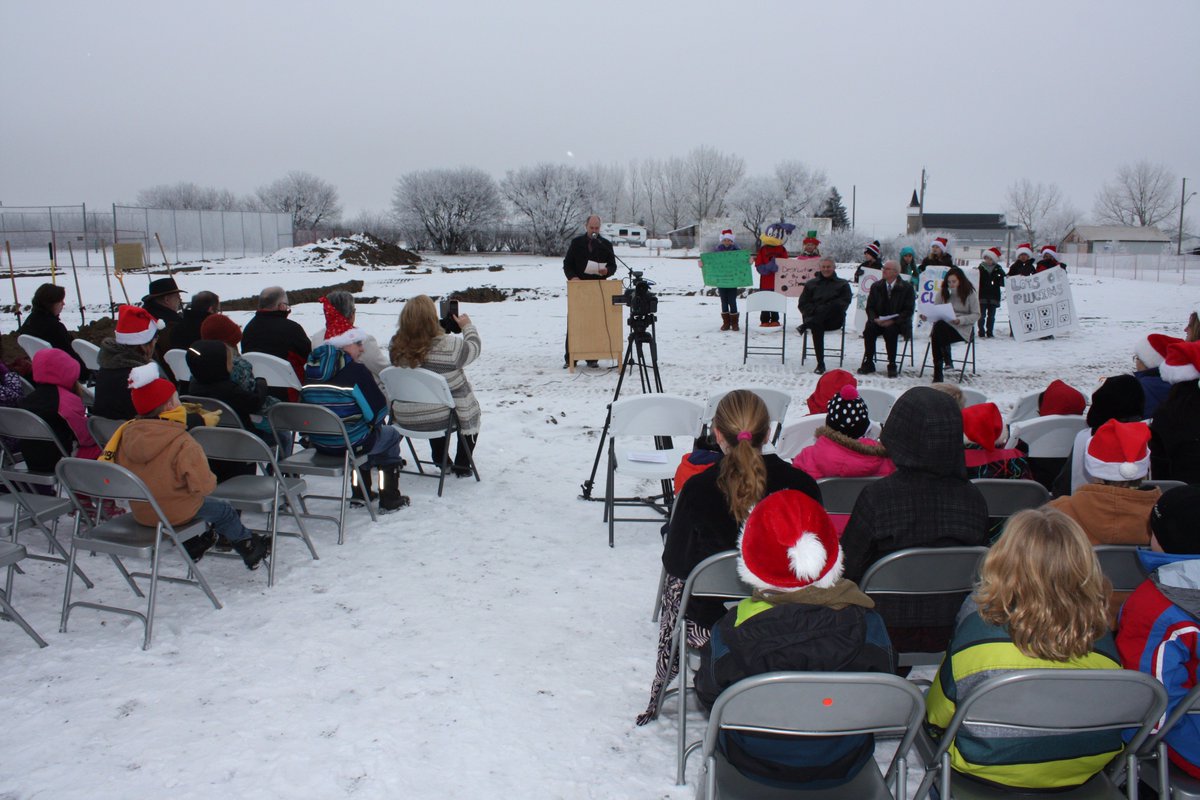 PrairieRoseSD8's tweet photo. P2: Schuler School holds official ground breaking ceremony for new replacement school. #prsd8 #abed @schulerschool1 https://t.co/U8DYfoyBBK
