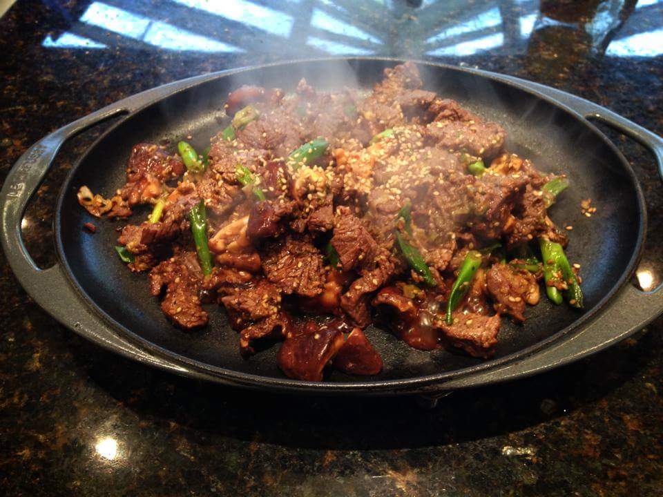 bensKitchenUK's tweet photo. My Sizzling Marinaded Beef with Shitake mushrooms and spring onions. #asianfood  #cooking #foodie #food https://t.co/XsowsTppJO