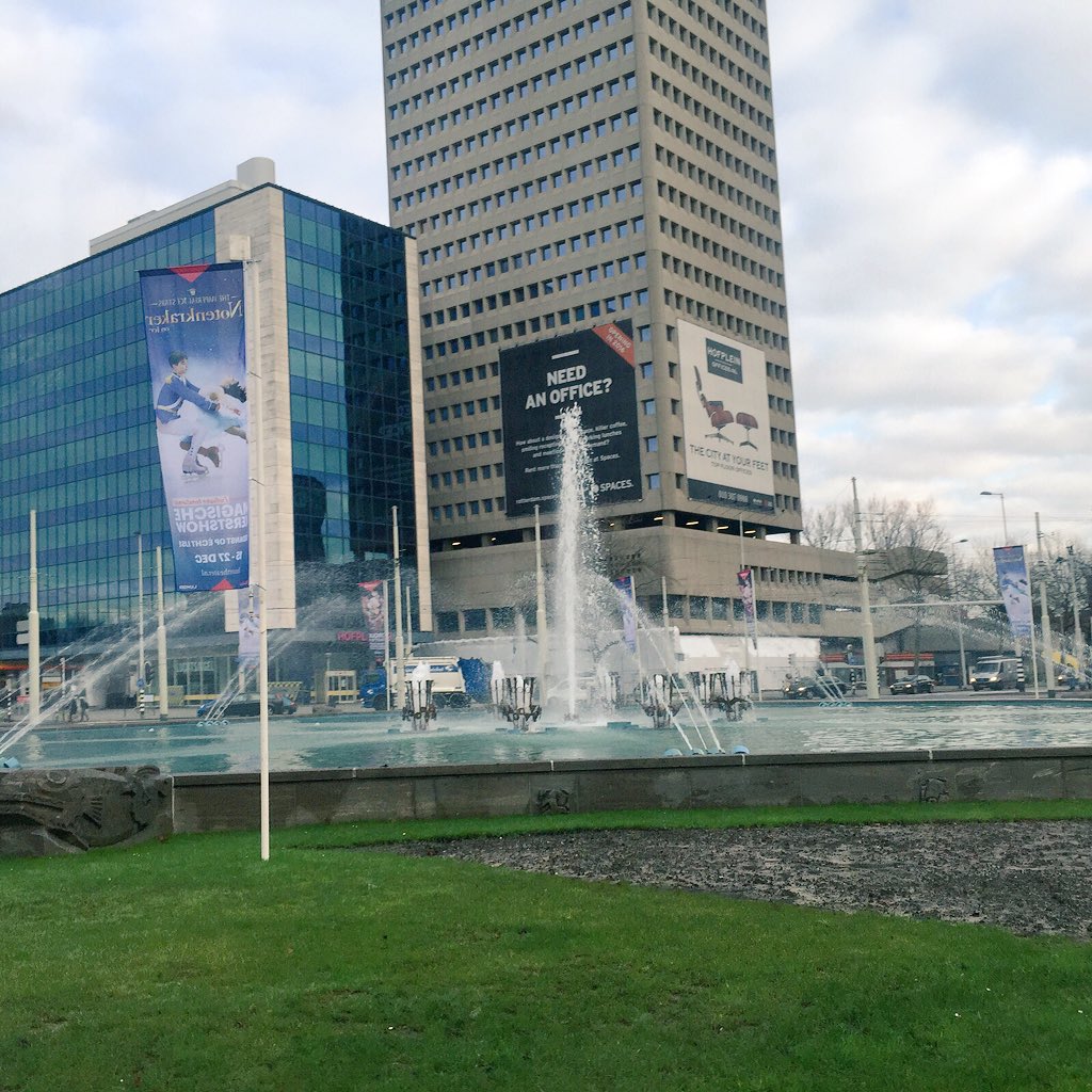 VL_Entertainmnt's tweet photo. Rotterdam is er helemaal klaar voor! Vanaf morgen te zien in het @LuxorTheater #notenkrakeronice https://t.co/AqbyqnKGIM