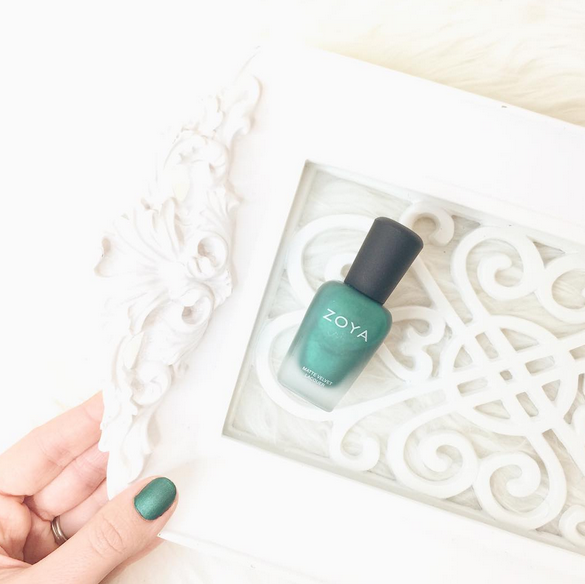 ZoyaNailPolish's tweet photo. #ZoyaHonor is the perfect holiday green shade!
Shop this gorgeous #mattevelvet here: https://t.co/EFg4ADxqhl https://t.co/IiMPjD3iTh