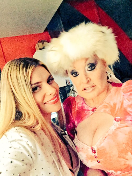 Con @ARAMISFUSTER1 en @cazamariposastv https://t.co/qhZtZ5OZas<a class="tags" target="_blank" title="On Twitter" href="/?out=eyJ0eXAiOiJKV1QiLCJhbGciOiJIUzUxMiJ9.eyJpYXQiOjE3MjMwMjgxODYsImlzcyI6InR3cG9ybnN0YXJzLmNvbSIsIm5iZiI6MTcyMzAyODE4NiwiZXhwIjoxNzU0NTY0MTg2LCJyZWRpcmVjdF91cmwiOiJodHRwczovL3R3aXR0ZXIuY29tL0FSQU1JU0ZVU1RFUjEifQ.EeBYhKvCvNsdH4rAqSeLSivJ3QBxDbXRpsIFJqOBeiruBcPm_xQmqKVjf1l1PBhi_pj8lAjcXFbZ5Vj5A7zZMw">@ARAMISFUSTER1</a><a class="tags" target="_blank" title="On Twitter" href="/?out=eyJ0eXAiOiJKV1QiLCJhbGciOiJIUzUxMiJ9.eyJpYXQiOjE3MjMwMjgxODYsImlzcyI6InR3cG9ybnN0YXJzLmNvbSIsIm5iZiI6MTcyMzAyODE4NiwiZXhwIjoxNzU0NTY0MTg2LCJyZWRpcmVjdF91cmwiOiJodHRwczovL3R3aXR0ZXIuY29tL2NhemFtYXJpcG9zYXN0diJ9.rD8dOoBlCH_aQGvC1scEnbA5IGNNJlNVYYLjmUcmtWxX2wYOq8KUL2f97pFfn_V-6SVGSWWZUCOqT-Gdc4YTzQ">@cazamariposastv</a><a href="/tag/ladyganga"class="tags"><span>#ladyganga</span></a>